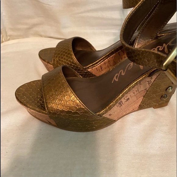 Sketchers high wedge heel round toe size 7 - Picture 2 of 10